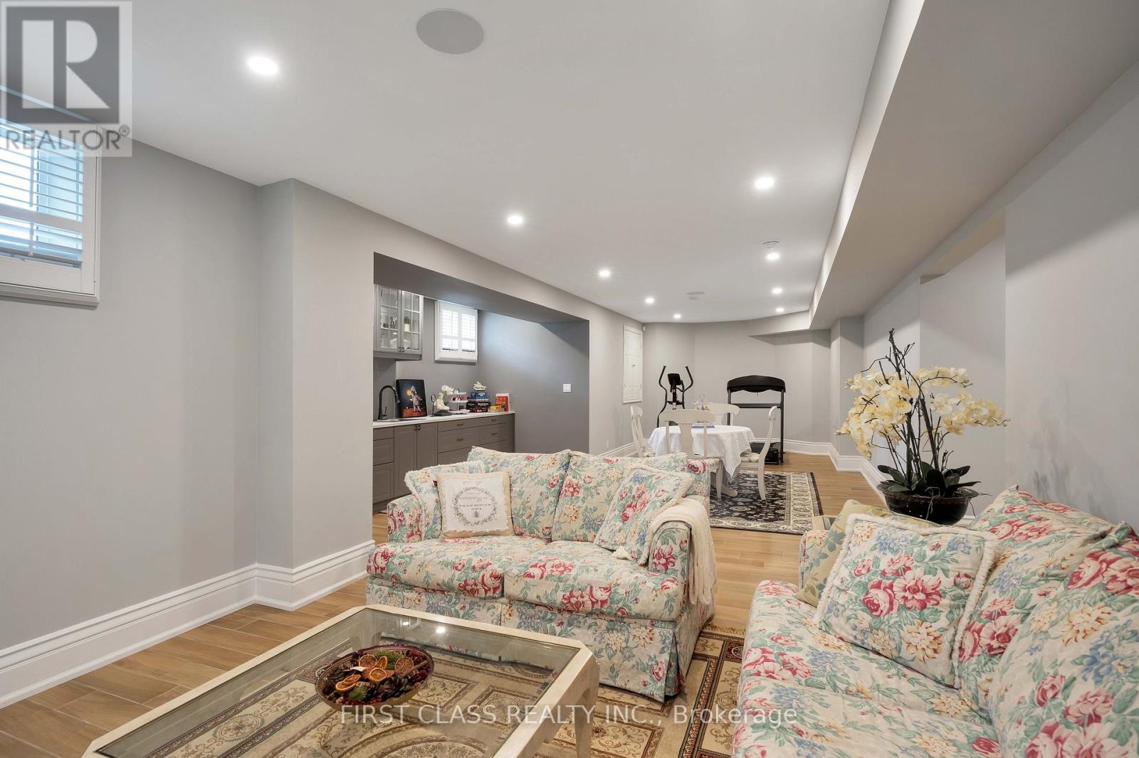 2 Vanvalley Drive, Whitchurch-Stouffville, Ontario  L0H 1G0 - Photo 35 - N12211486
