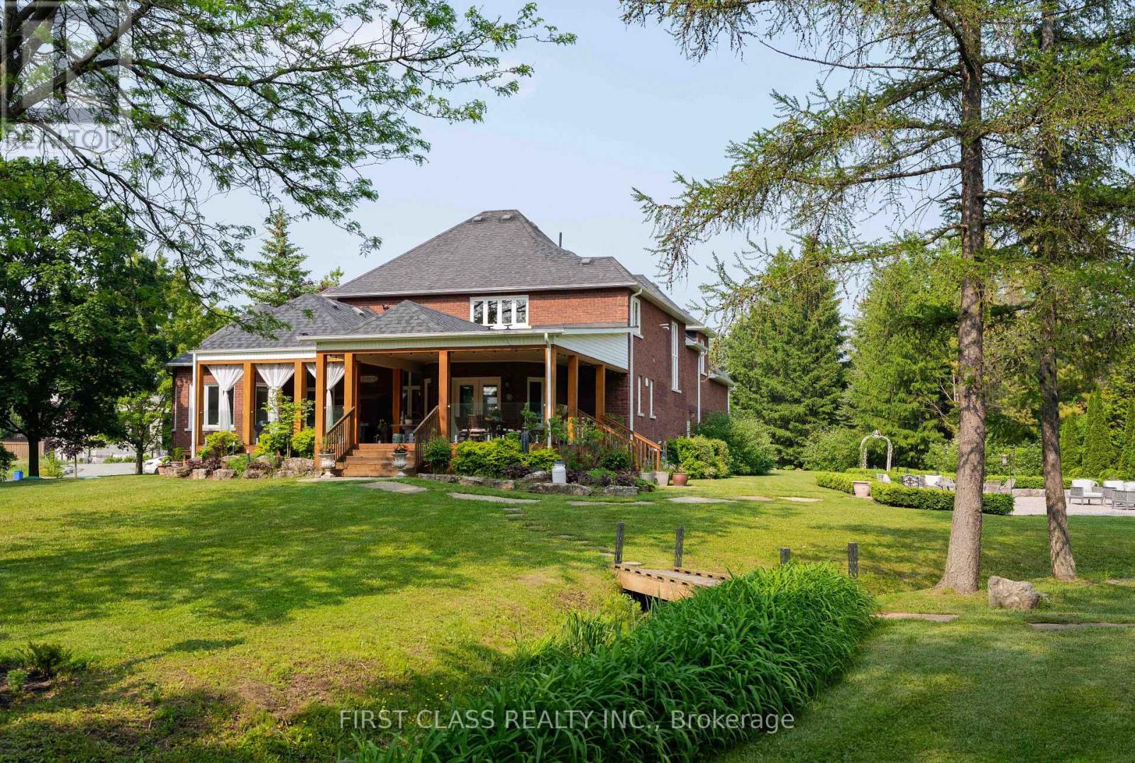 2 Vanvalley Drive, Whitchurch-Stouffville, Ontario  L0H 1G0 - Photo 47 - N12211486
