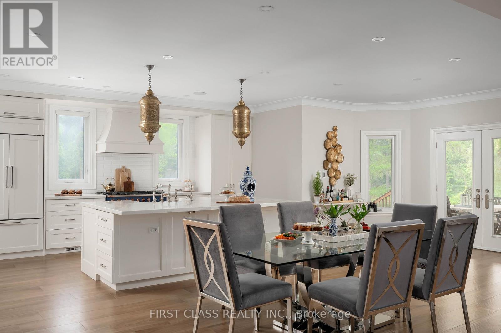 2 Vanvalley Drive, Whitchurch-Stouffville, Ontario  L0H 1G0 - Photo 8 - N12211486