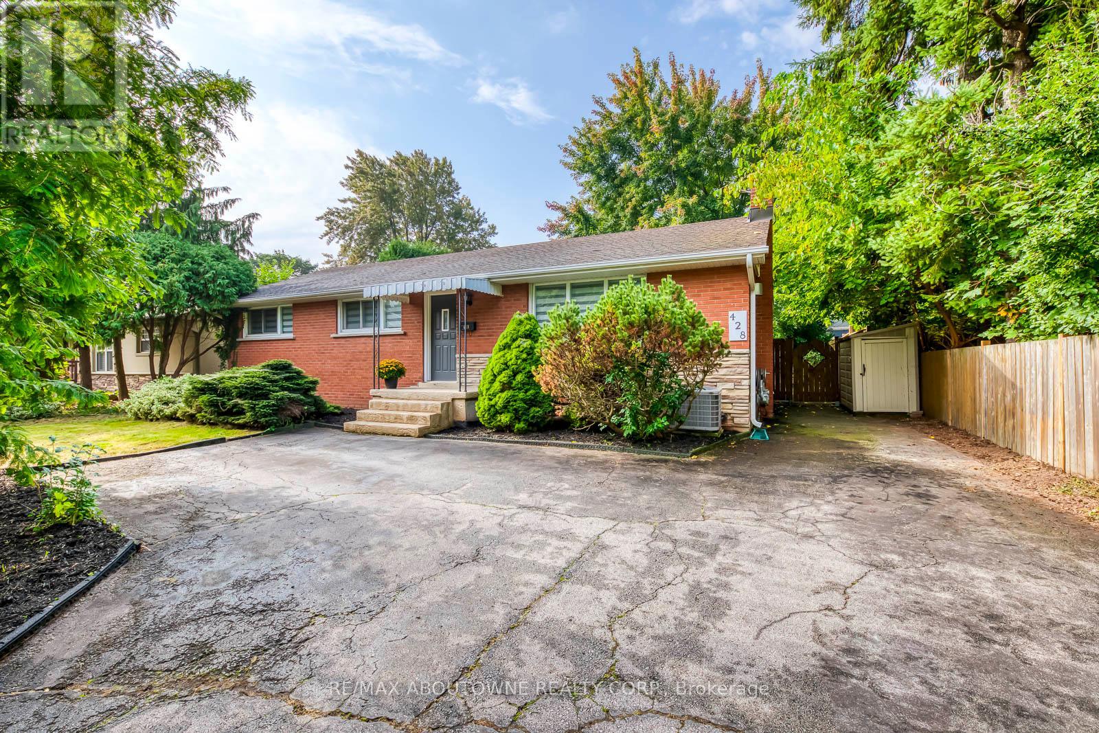 428 HENDERSON ROAD, Burlington, Ontario