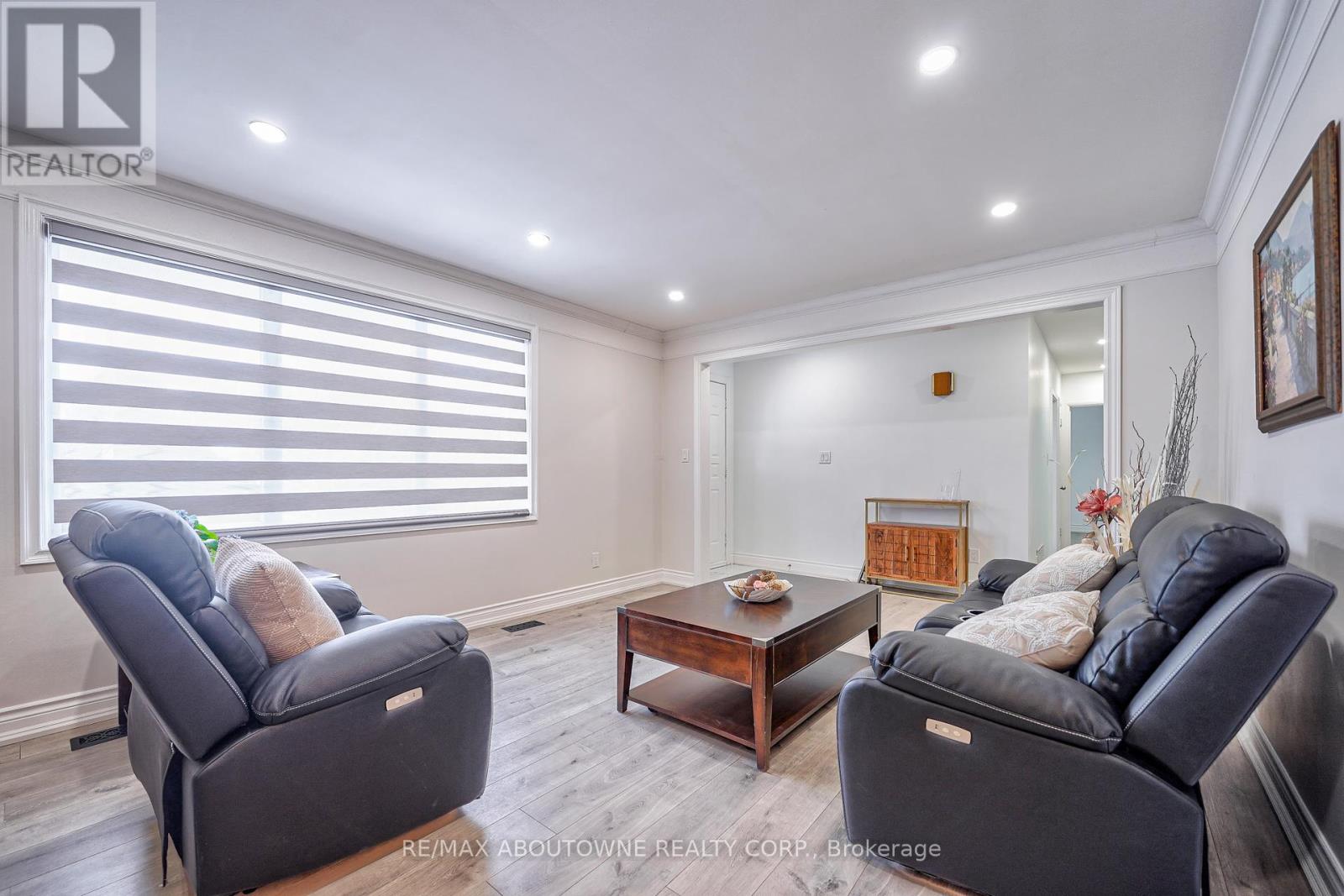 428 Henderson Road, Burlington (Shoreacres), Ontario  L7L 2P8 - Photo 11 - W12211455