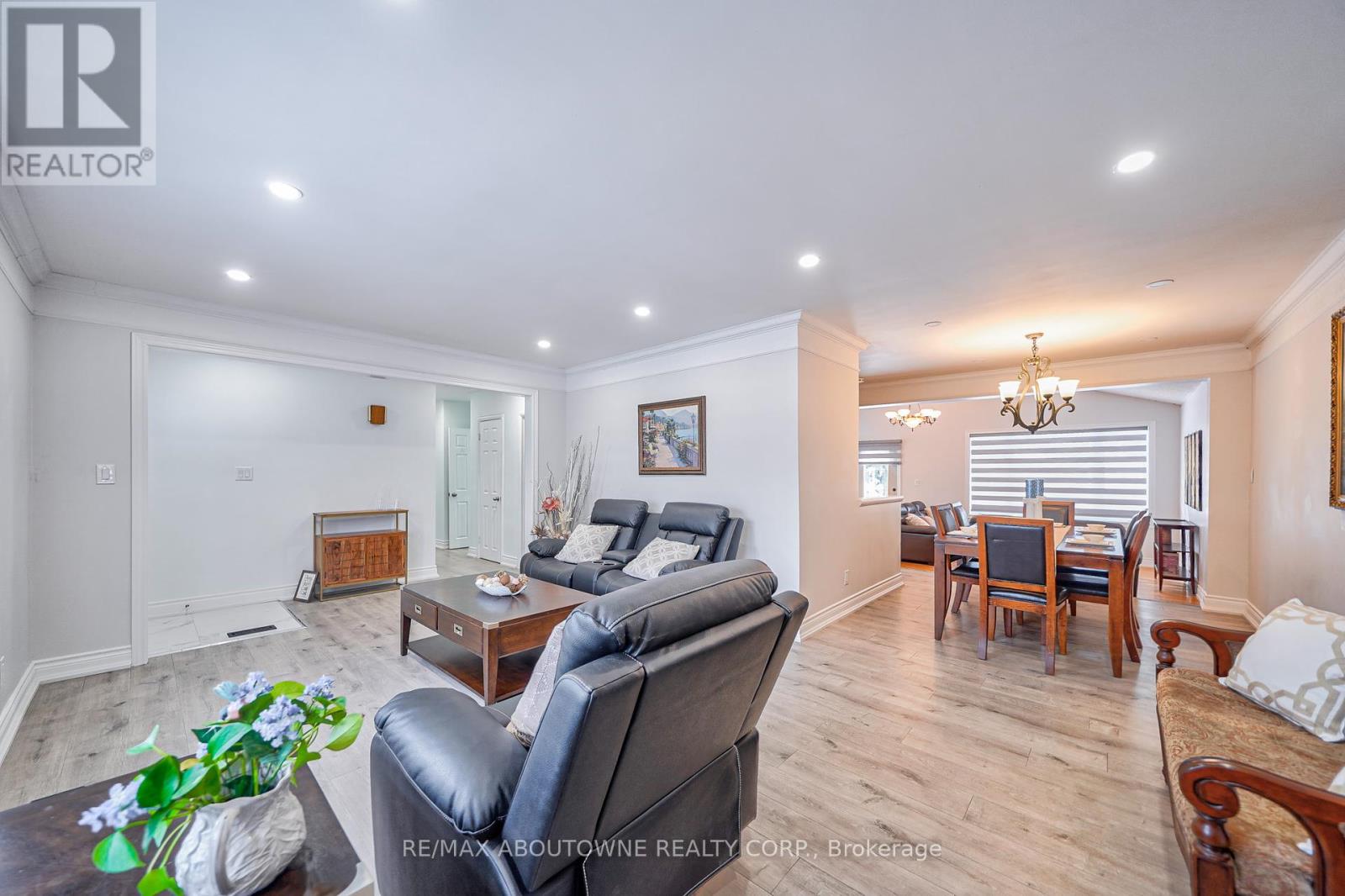 428 Henderson Road, Burlington (Shoreacres), Ontario  L7L 2P8 - Photo 12 - W12211455