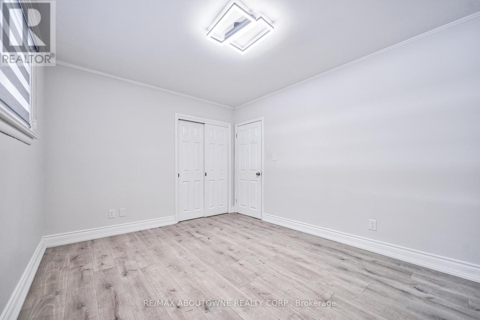 428 Henderson Road, Burlington (Shoreacres), Ontario  L7L 2P8 - Photo 30 - W12211455