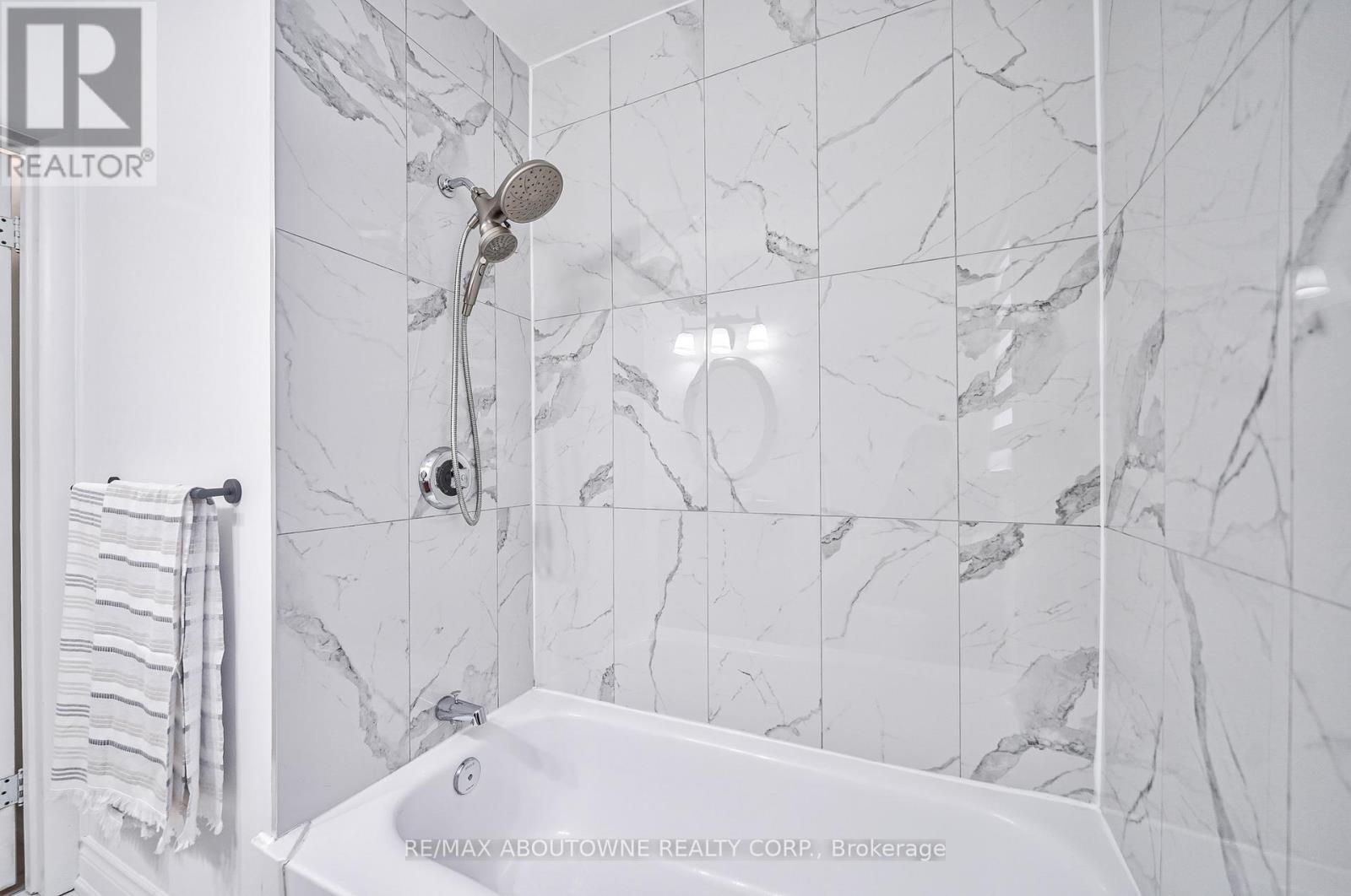 428 Henderson Road, Burlington (Shoreacres), Ontario  L7L 2P8 - Photo 34 - W12211455