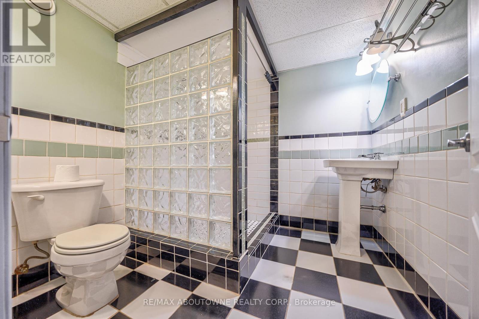 428 Henderson Road, Burlington (Shoreacres), Ontario  L7L 2P8 - Photo 43 - W12211455