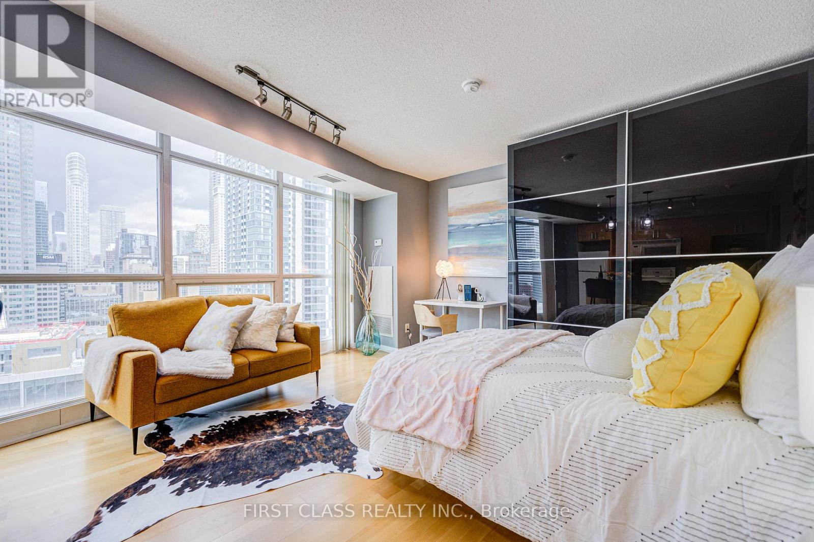 2204 - 18 Yonge Street, Toronto, Ontario  M5E 1Z8 - Photo 17 - C12208594