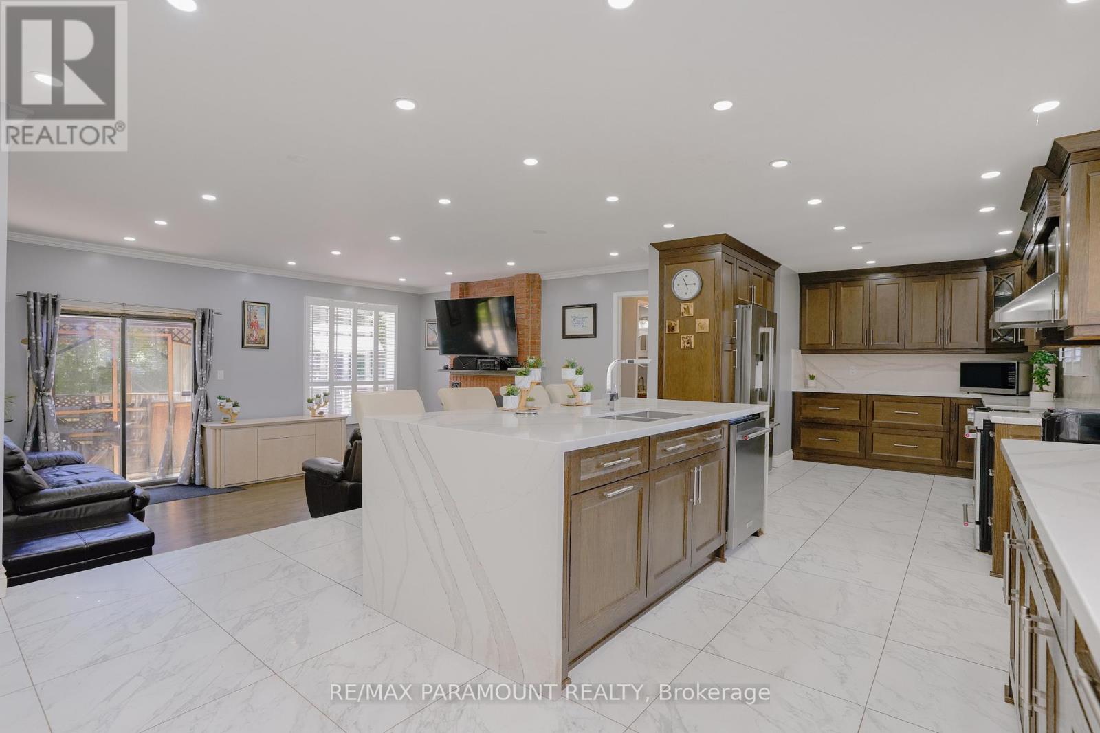 48 Boreham Circle, Brampton, Ontario  L6Z 1T4 - Photo 8 - W12177663