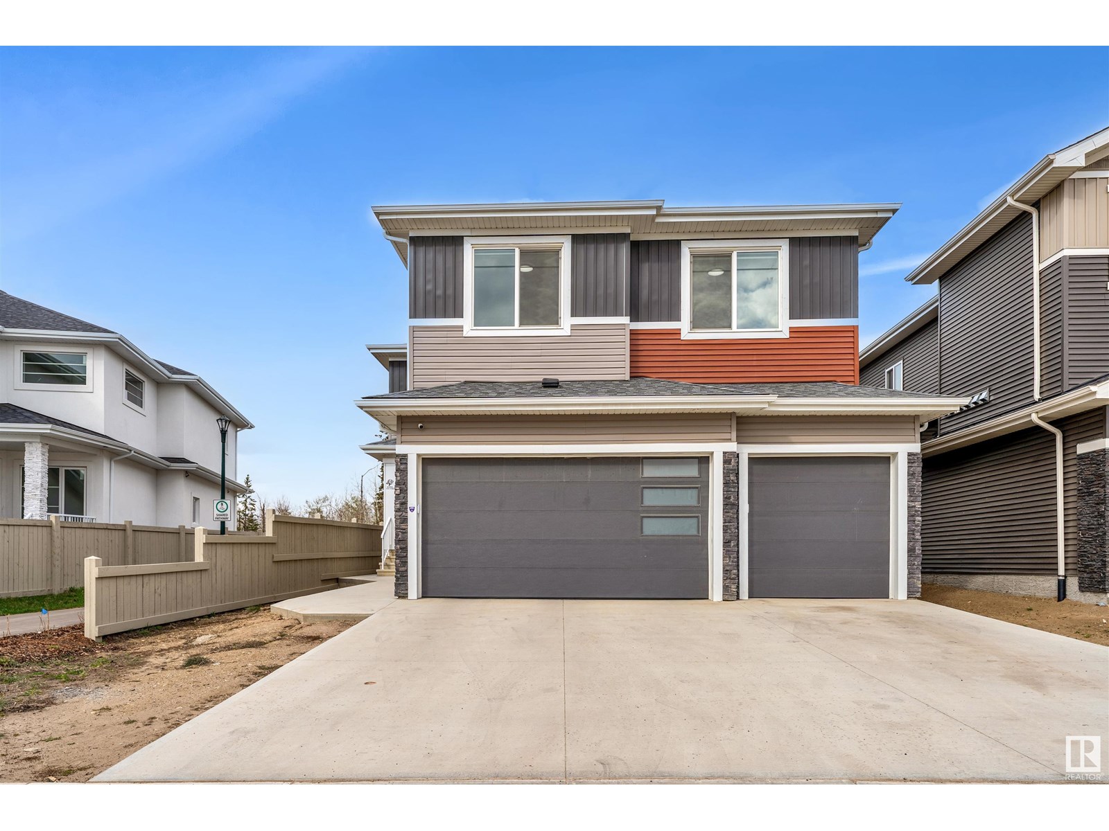 Property at 332 33 AV NW NW image 2