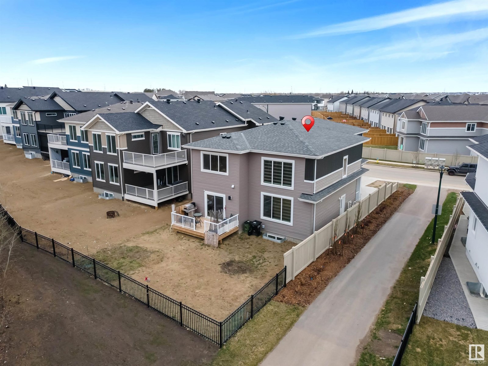 Property at 332 33 AV NW NW image 4