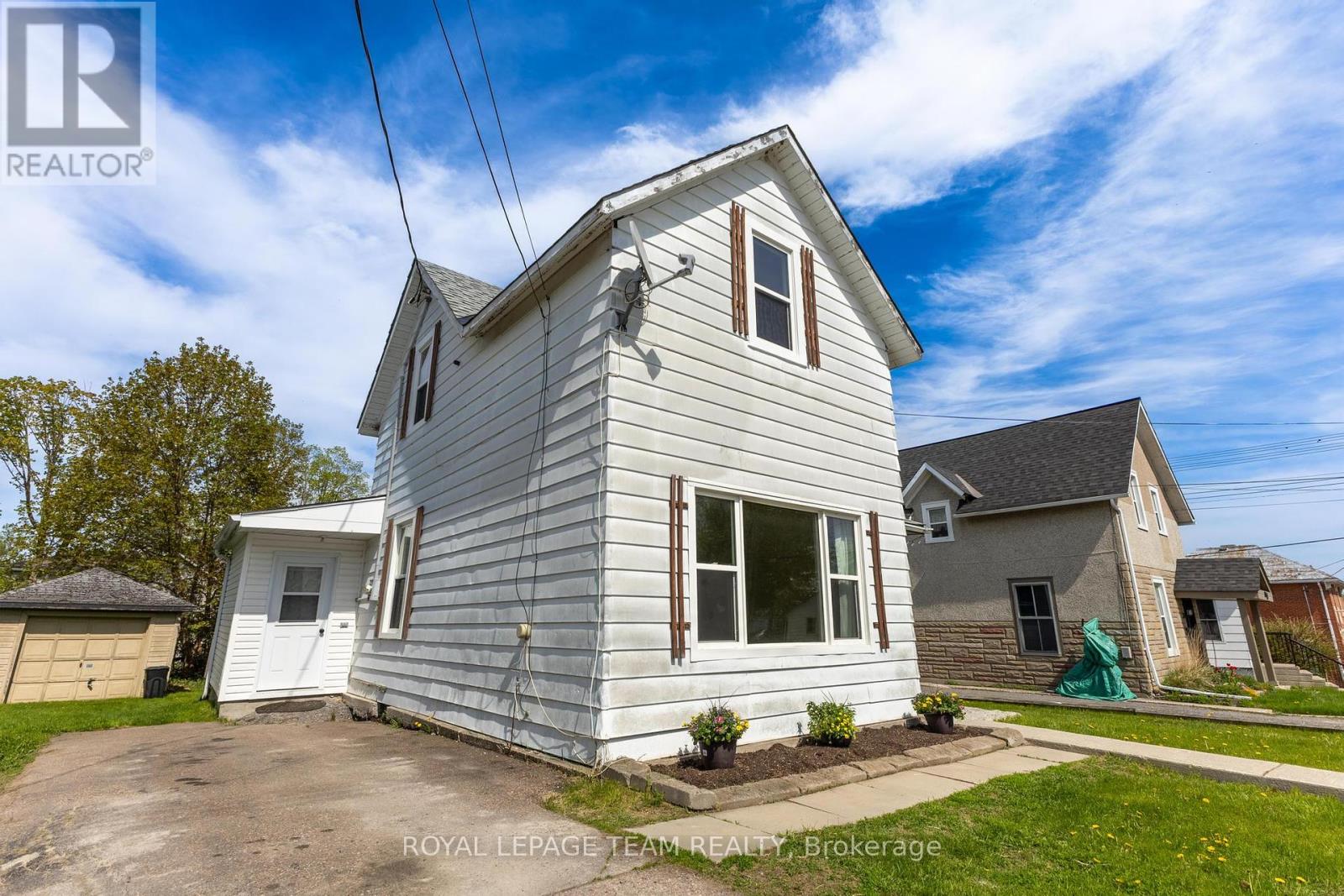 48 Mcgonigal Street E, Arnprior, Ontario  K7S 1L4 - Photo 2 - X12211498