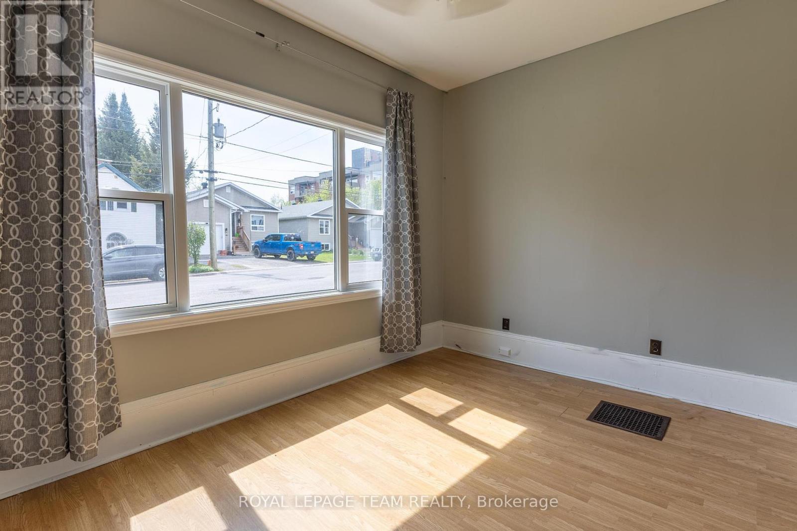 48 Mcgonigal Street E, Arnprior, Ontario  K7S 1L4 - Photo 4 - X12211498