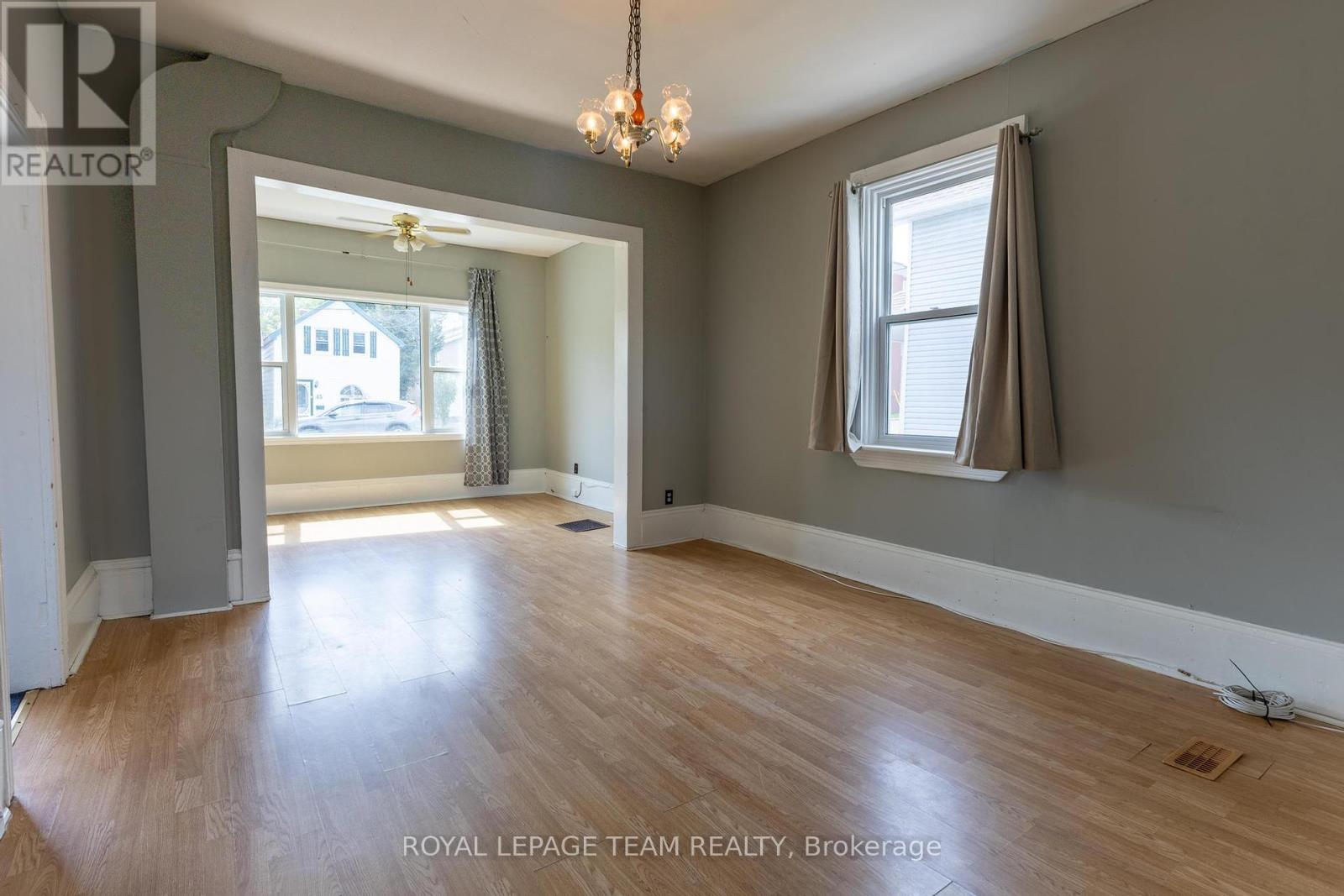 48 Mcgonigal Street E, Arnprior, Ontario  K7S 1L4 - Photo 7 - X12211498