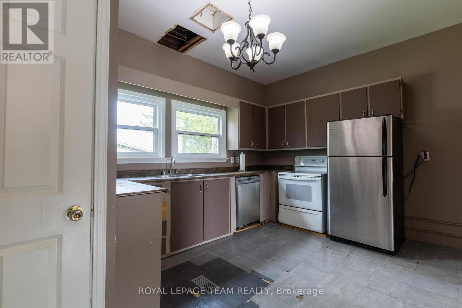 48 Mcgonigal Street E, Arnprior, Ontario  K7S 1L4 - Photo 9 - X12211498