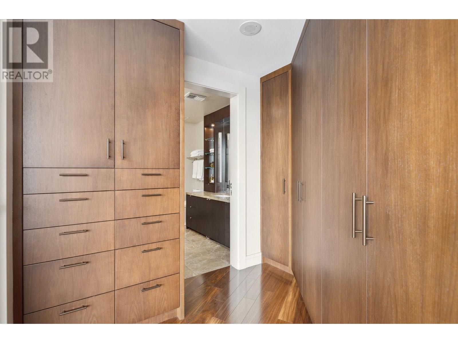 202 628 Kinghorne Mews, Vancouver, British Columbia  V6Z 3H6 - Photo 6 - R3014125