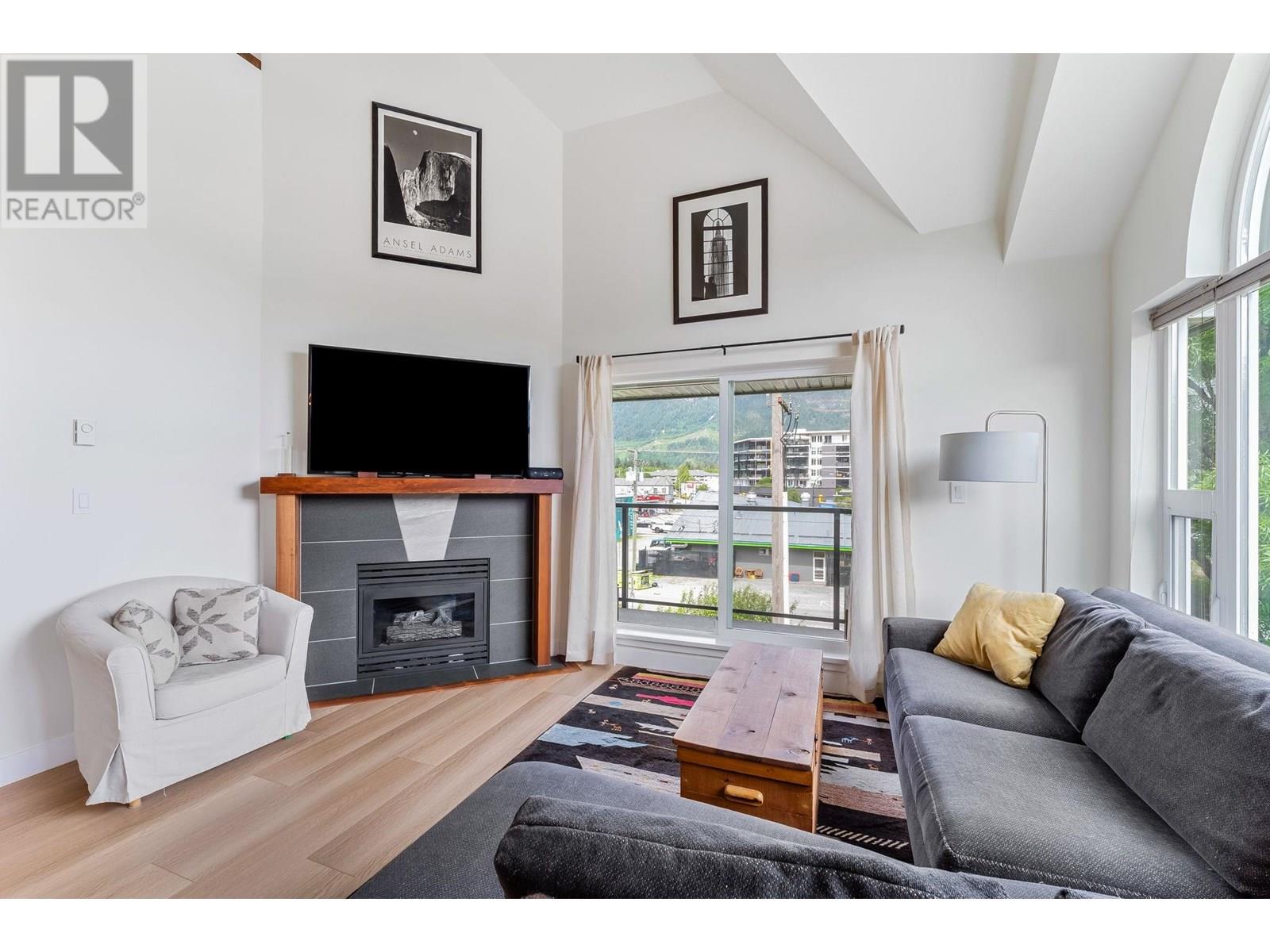 312 1466 Pemberton Avenue, Squamish, British Columbia  V8B 0K1 - Photo 3 - R3014068