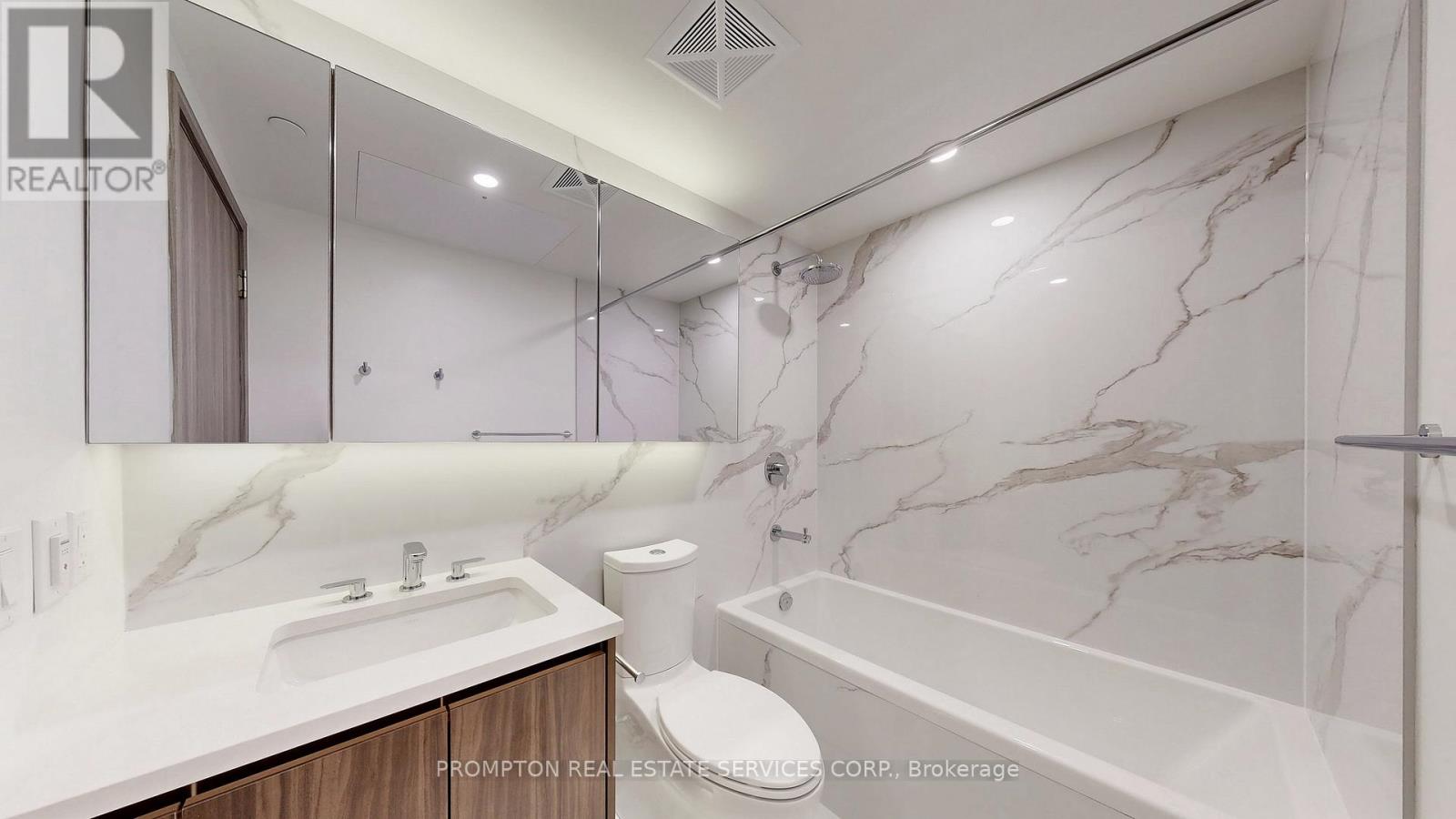 3805 - 3 Concord Cityplace Way, Toronto, Ontario  M5V 0X4 - Photo 22 - C12211494