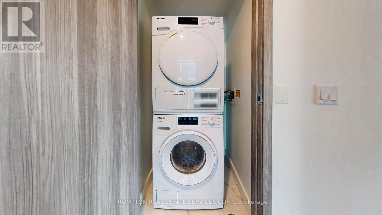 3805 - 3 Concord Cityplace Way, Toronto, Ontario  M5V 0X4 - Photo 27 - C12211494