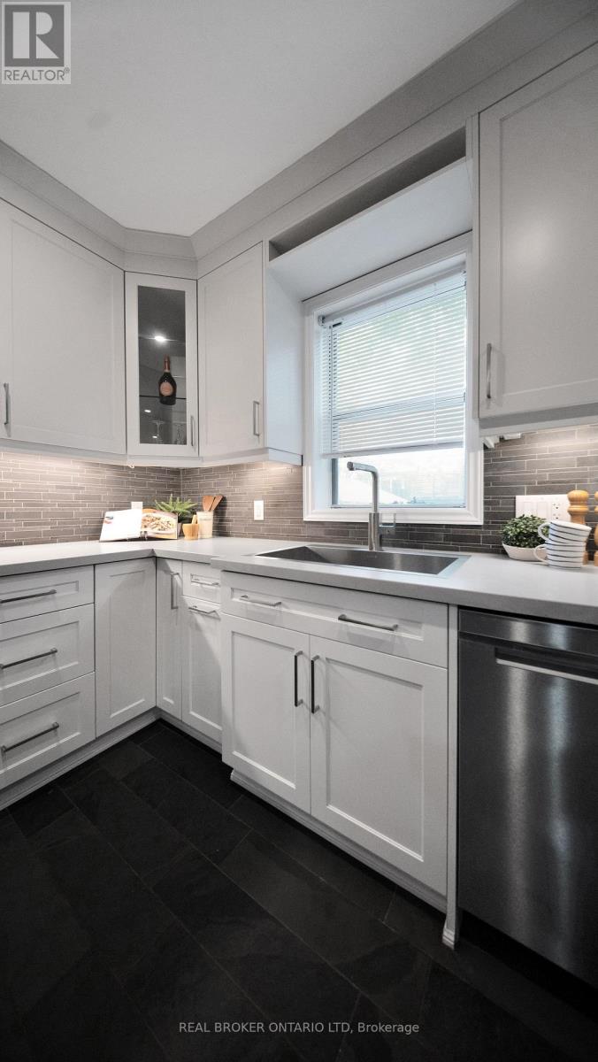 259 Strathmore Boulevard, Toronto, Ontario  M4J 1P7 - Photo 12 - E12210156