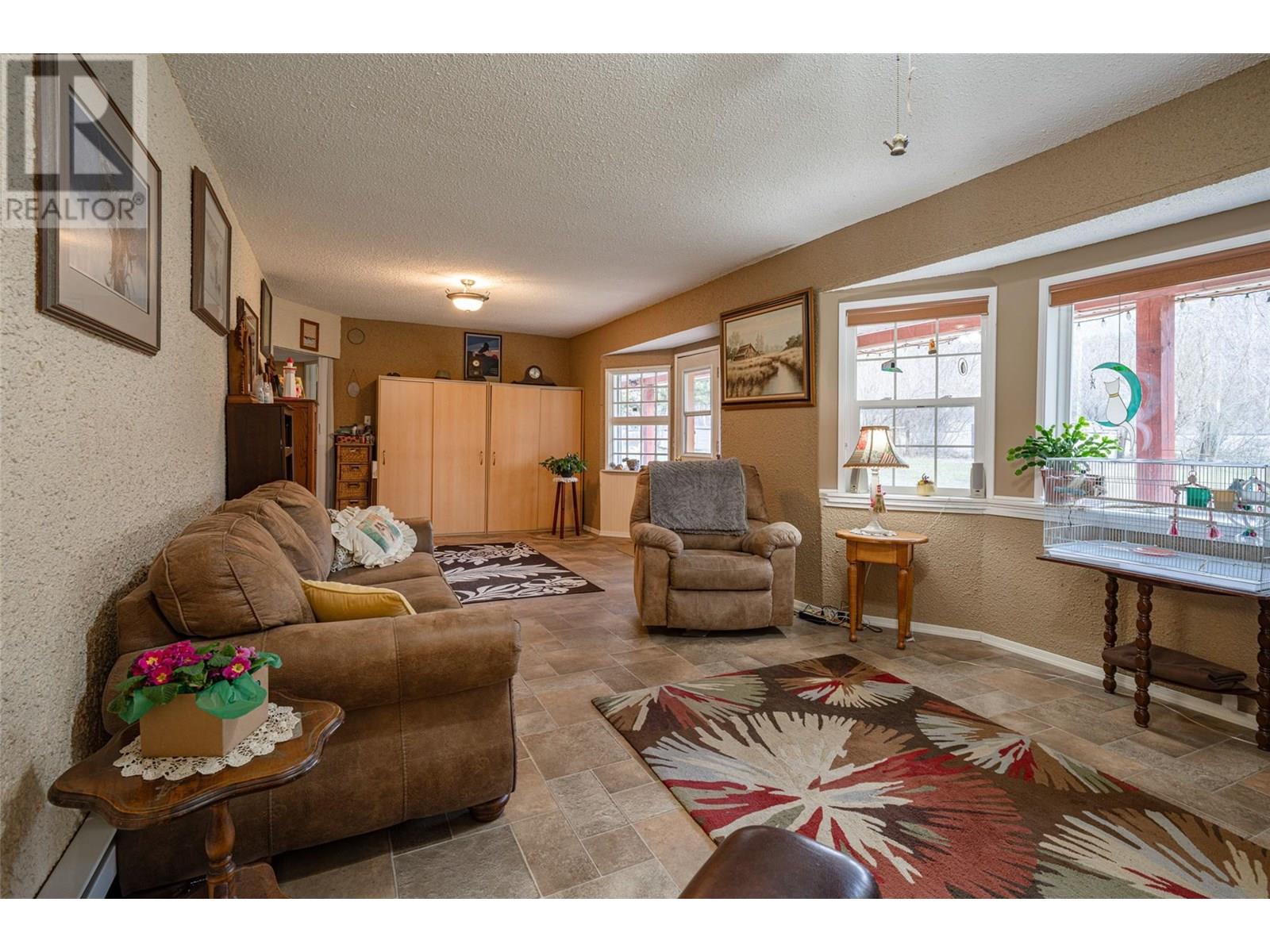 5409 Hwy 97 Highway, Falkland, British Columbia  V0E 1W1 - Photo 11 - 10334605