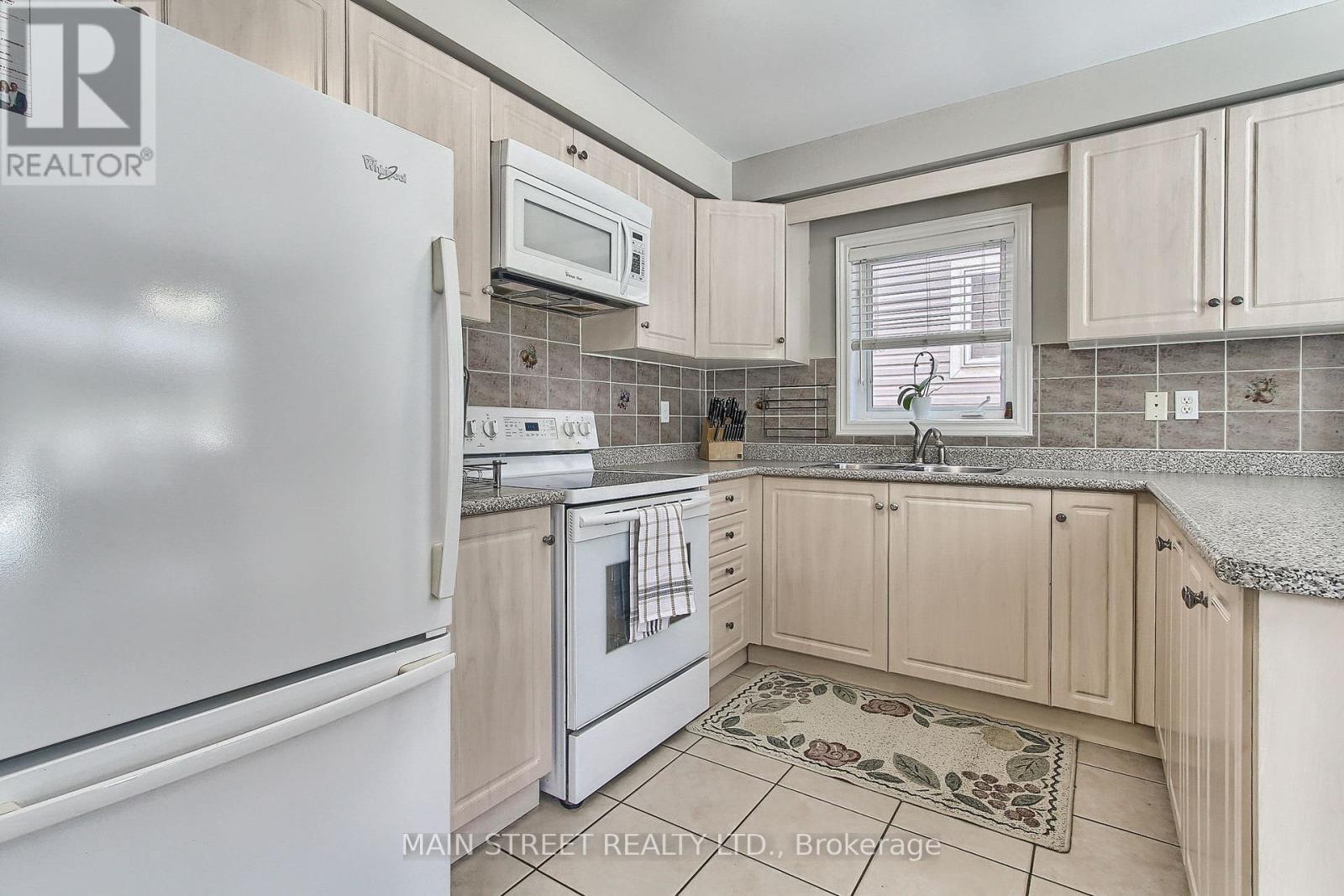 46 Silverstone Crescent, Georgina, Ontario  L4P 4A4 - Photo 15 - N12211495