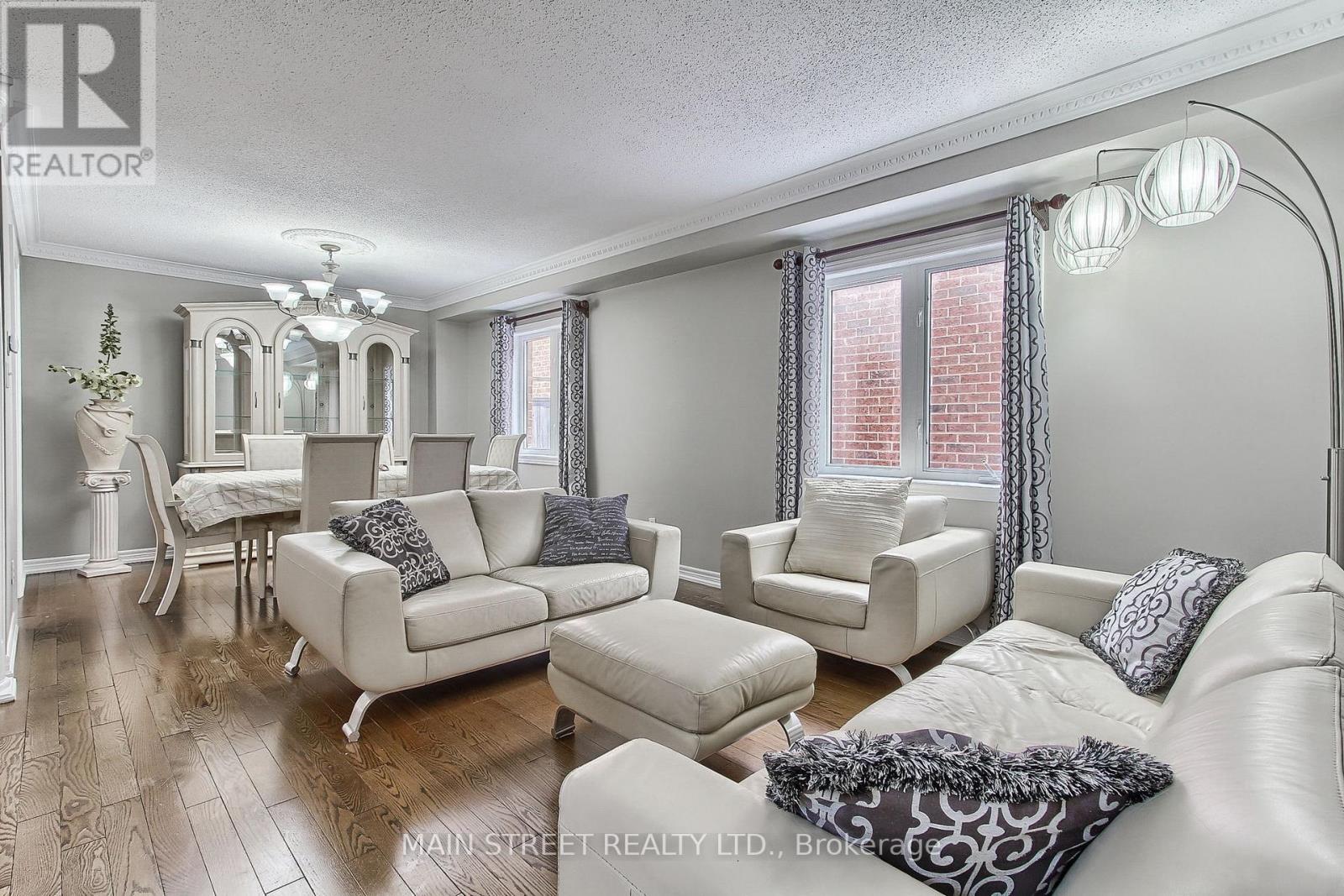 46 Silverstone Crescent, Georgina, Ontario  L4P 4A4 - Photo 8 - N12211495