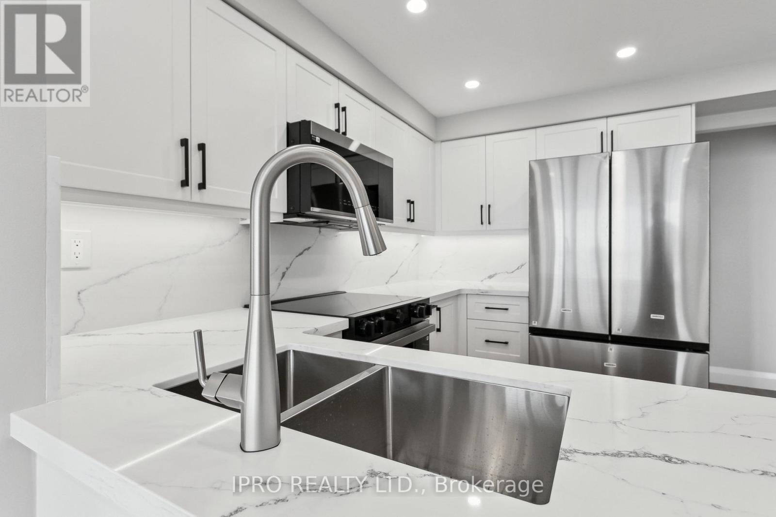 1611 - 7300 Yonge Street, Vaughan, Ontario  L4J 7Y5 - Photo 8 - N12211504