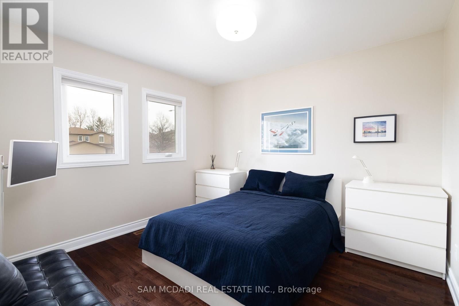 1555 Sir Monty's Drive, Mississauga, Ontario  L5N 4N8 - Photo 17 - W12211501