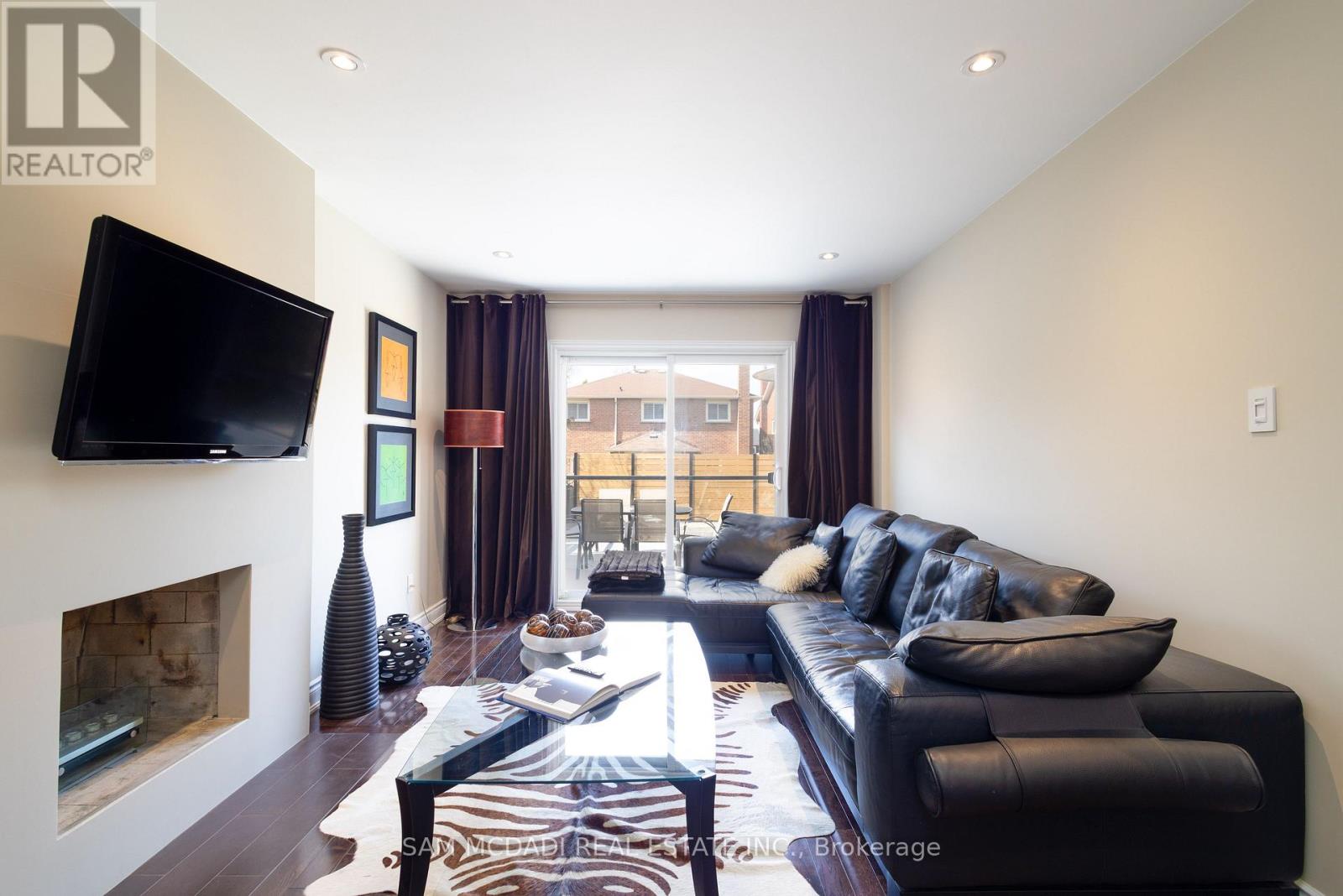 1555 Sir Monty's Drive, Mississauga, Ontario  L5N 4N8 - Photo 9 - W12211501