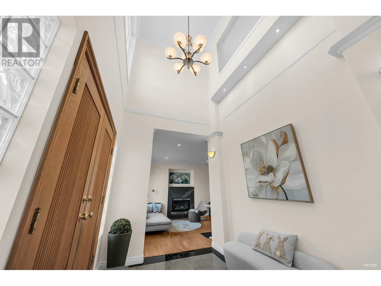 4288 Gilpin Crescent, Burnaby, British Columbia  V5G 2K2 - Photo 2 - R3013055