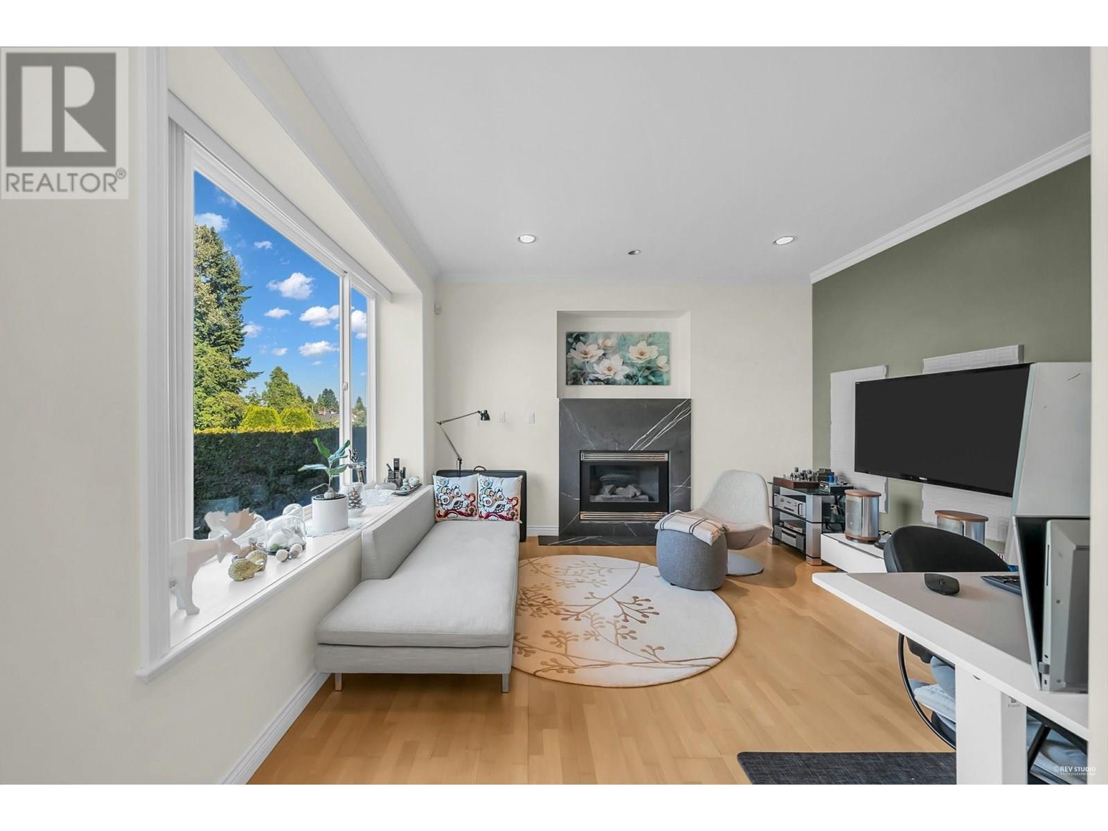 4288 Gilpin Crescent, Burnaby, British Columbia  V5G 2K2 - Photo 4 - R3013055