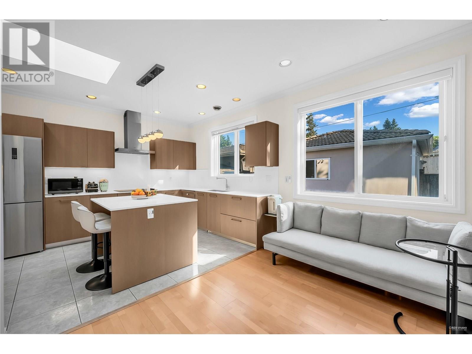 4288 Gilpin Crescent, Burnaby, British Columbia  V5G 2K2 - Photo 6 - R3013055