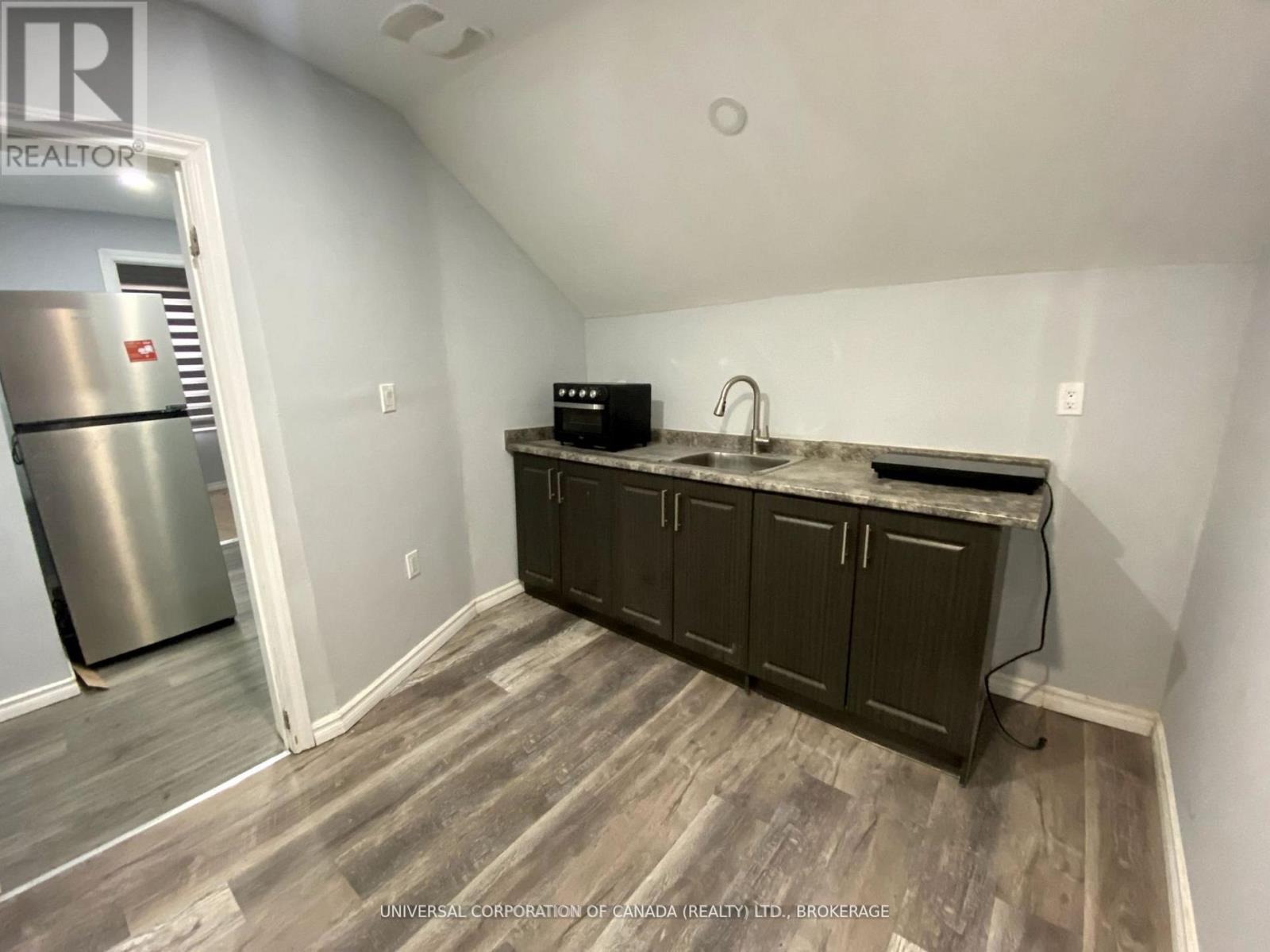 137 Ross Street, St. Thomas, Ontario  N5R 3X9 - Photo 2 - X12211516