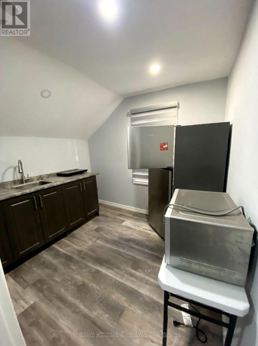 137 Ross Street, St. Thomas, Ontario  N5R 3X9 - Photo 3 - X12211516