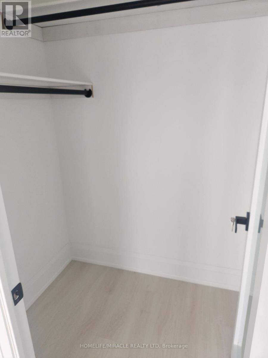 705 - 3900 Confederation Parkway, Mississauga, Ontario  L5B 0M3 - Photo 12 - W12211312