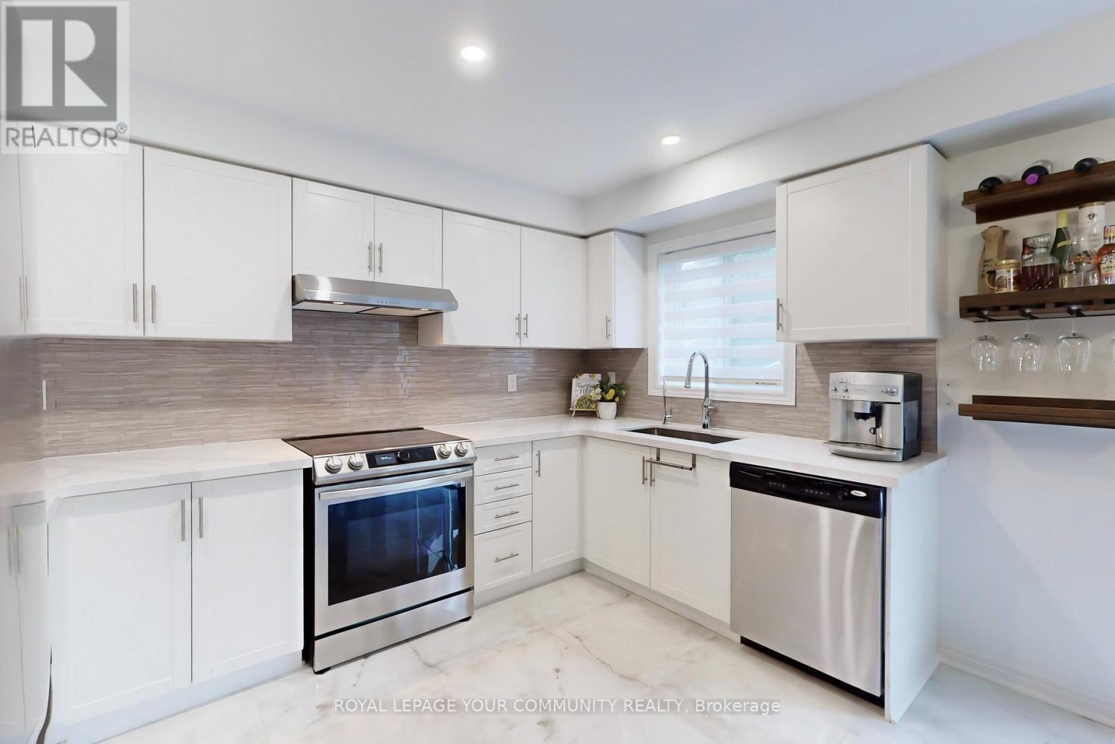 52 Four Seasons Crescent, East Gwillimbury, Ontario  L9N 0C3 - Photo 11 - N12209897