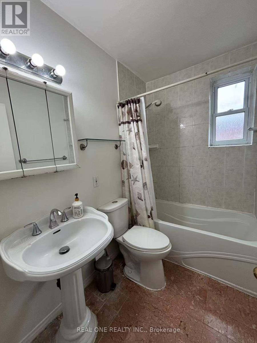 Main - 349 Browndale Crescent, Richmond Hill (Crosby), Ontario  L4C 3J3 - Photo 13 - N12187886