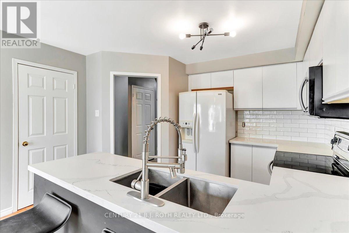 47 Moore Place, Barrie, Ontario  L4N 6N8 - Photo 12 - S12211526