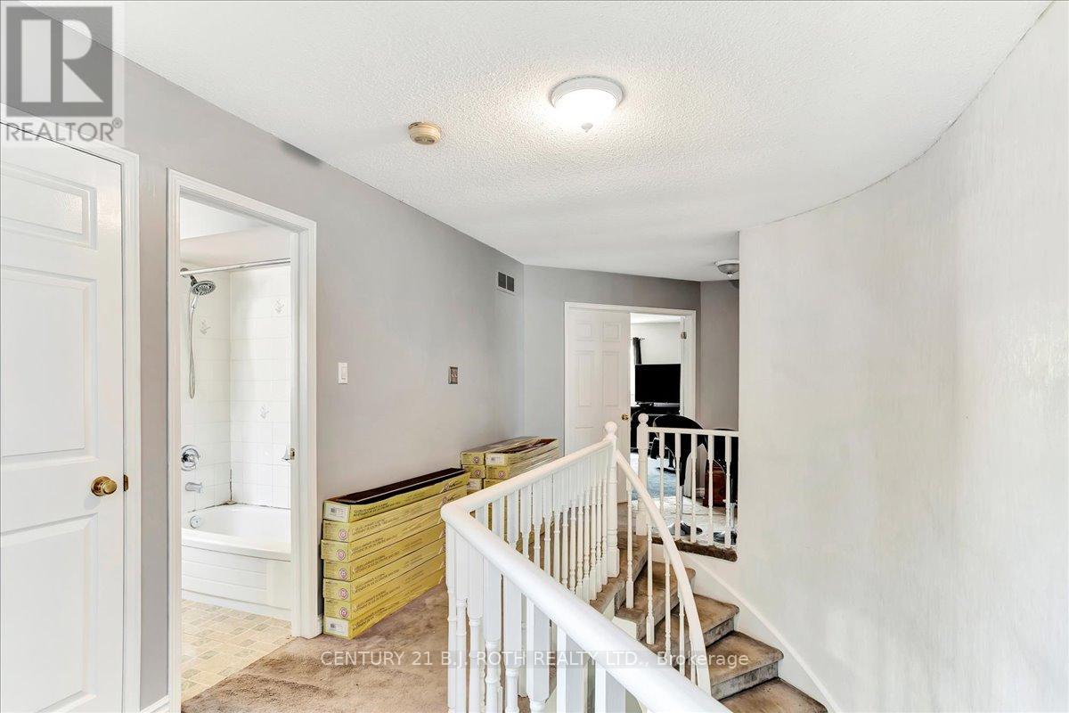 47 Moore Place, Barrie, Ontario  L4N 6N8 - Photo 18 - S12211526