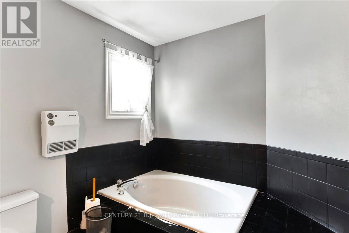 47 Moore Place, Barrie, Ontario  L4N 6N8 - Photo 22 - S12211526