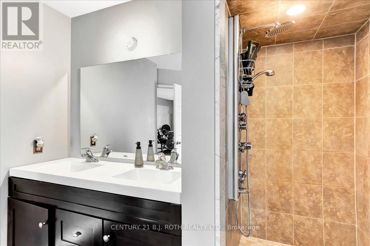47 Moore Place, Barrie, Ontario  L4N 6N8 - Photo 23 - S12211526