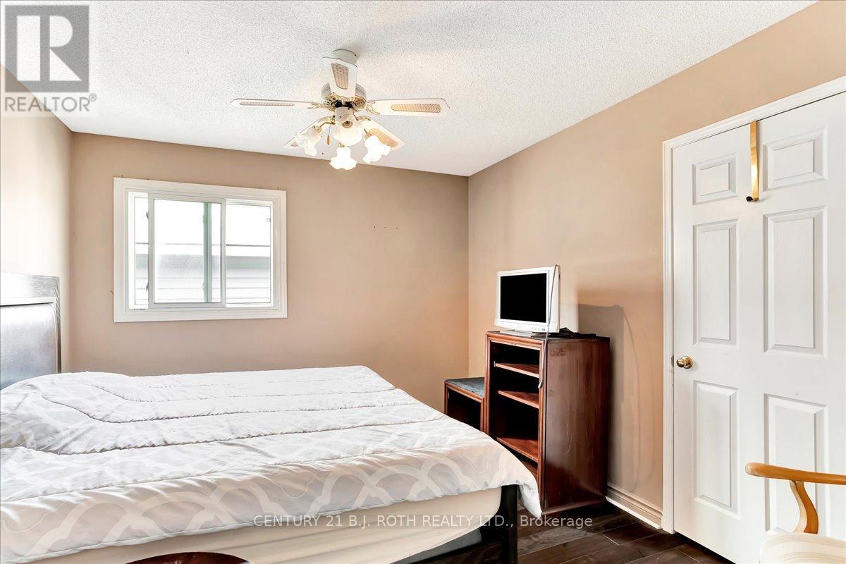 47 Moore Place, Barrie, Ontario  L4N 6N8 - Photo 24 - S12211526