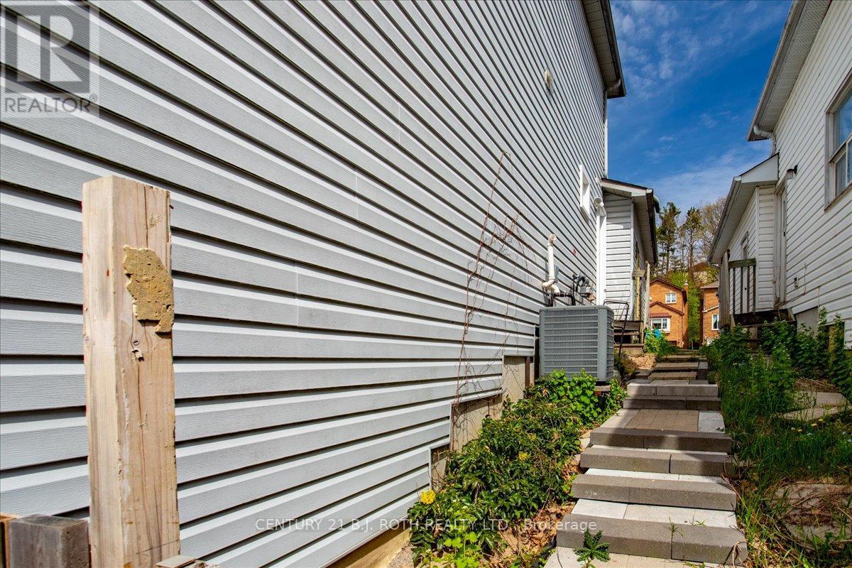 47 Moore Place, Barrie, Ontario  L4N 6N8 - Photo 31 - S12211526