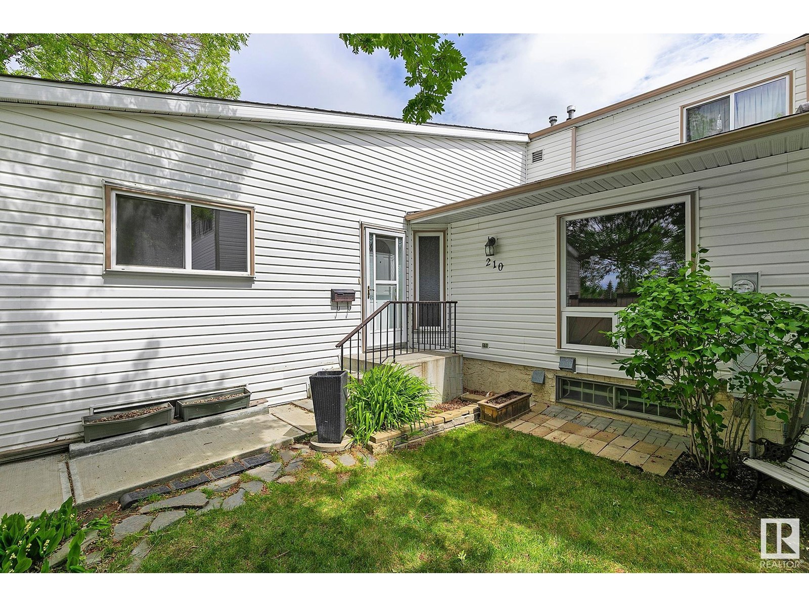 Property at 210 MARLBOROUGH PL NW image 2