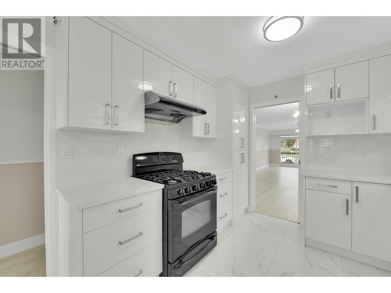 Listing Picture 14 of 36 : 1210 63 AVENUE, Vancouver / 溫哥華 - 魯藝地產 Yvonne Lu Group - MLS Medallion Club Member