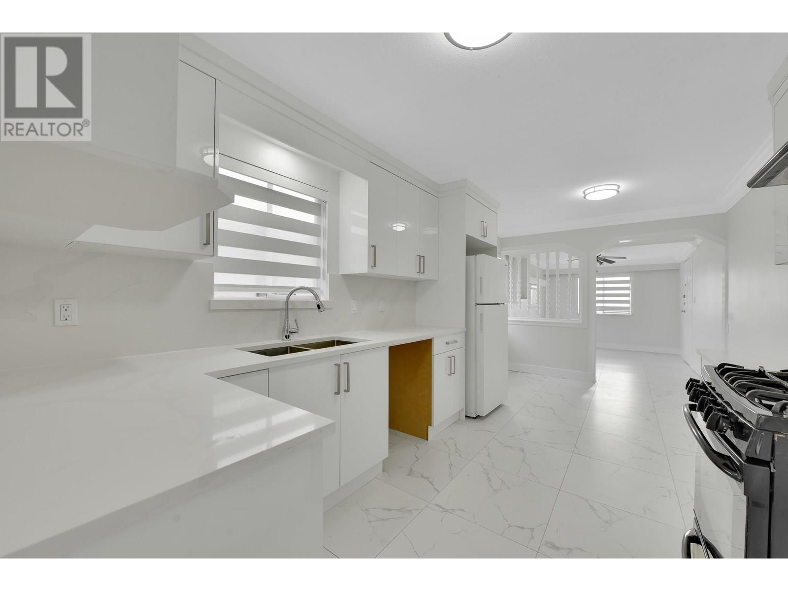 Listing Picture 11 of 36 : 1210 63 AVENUE, Vancouver / 溫哥華 - 魯藝地產 Yvonne Lu Group - MLS Medallion Club Member