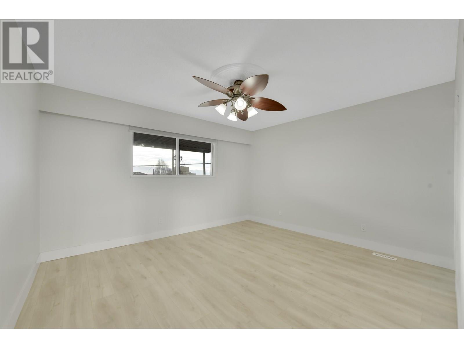 Listing Picture 23 of 36 : 1210 63 AVENUE, Vancouver / 溫哥華 - 魯藝地產 Yvonne Lu Group - MLS Medallion Club Member