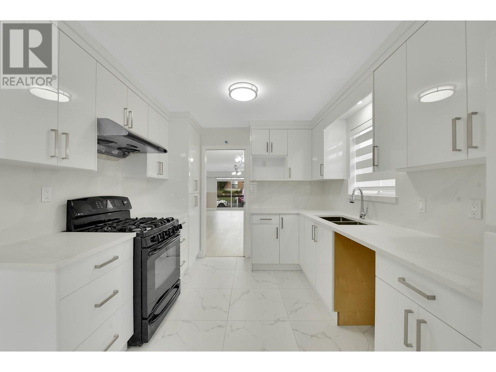 Listing Picture 13 of 36 : 1210 63 AVENUE, Vancouver / 溫哥華 - 魯藝地產 Yvonne Lu Group - MLS Medallion Club Member