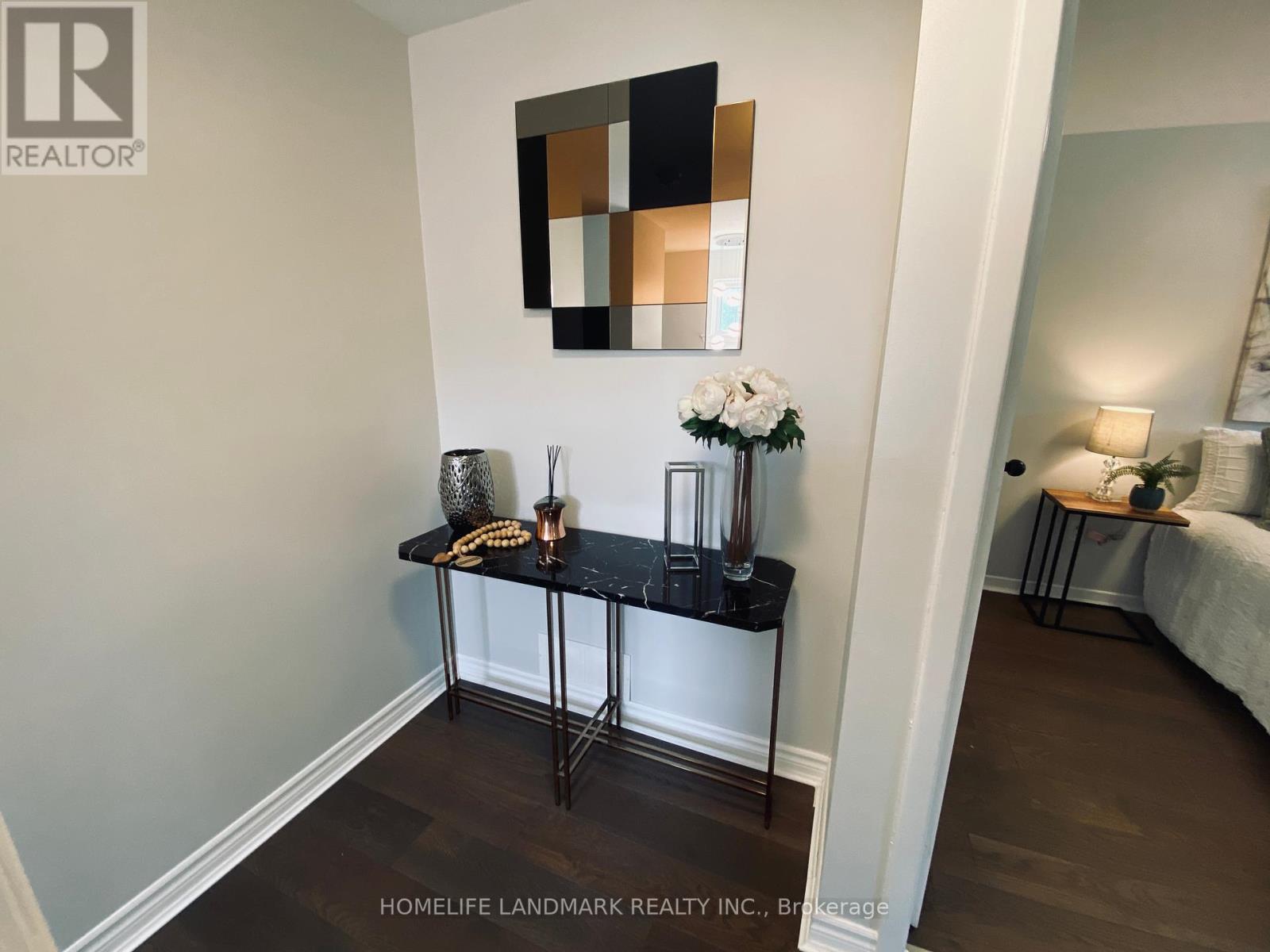 184 Mccraney Street W, Oakville (Cp College Park), Ontario  L6H 1H7 - Photo 10 - W12211515