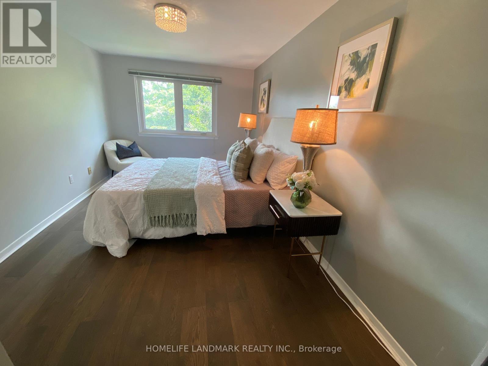 184 Mccraney Street W, Oakville (Cp College Park), Ontario  L6H 1H7 - Photo 11 - W12211515