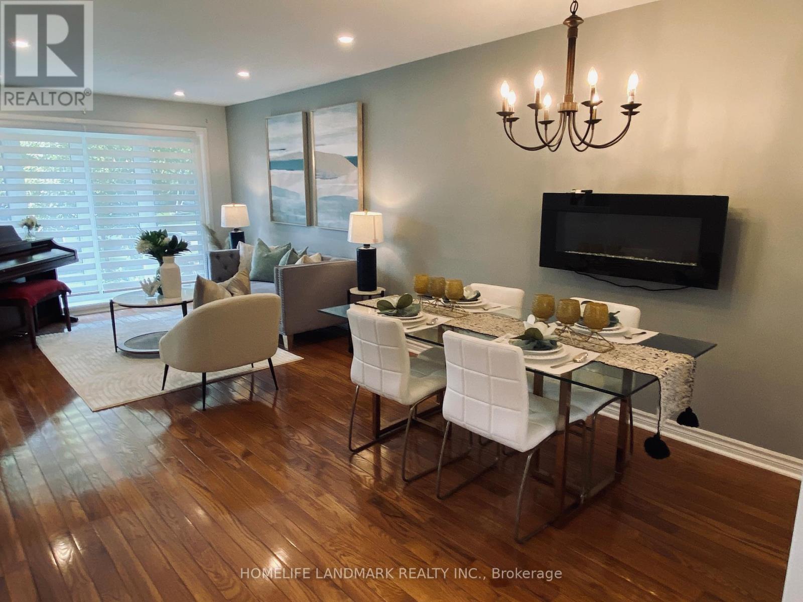 184 Mccraney Street W, Oakville (Cp College Park), Ontario  L6H 1H7 - Photo 3 - W12211515